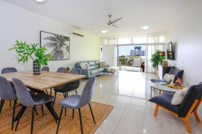 City Centre Apartment with Mountain and Pool Views, Cairns